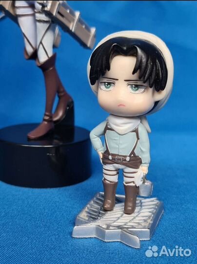 Аниме фигурка атака титанов Леви