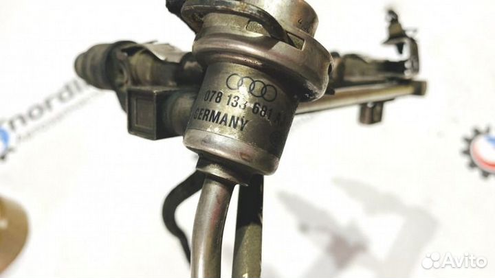 Топливная рампа с форсунками Audi A6 C5 2.4 ARJ