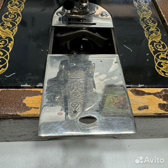 Швейная машинка Singer Старинная Окрас царский