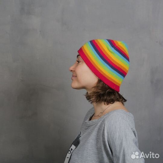 Разноцветная шапка в полоску б/у