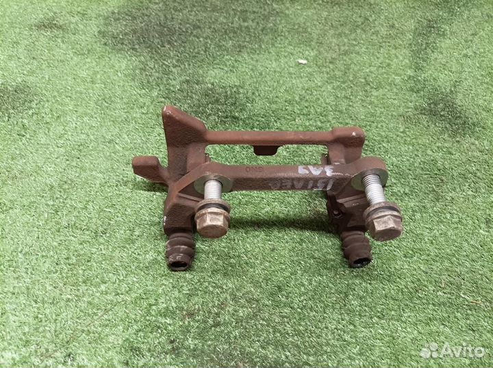 Скоба суппорта заднего левого Audi A4 (B8) 2007-2