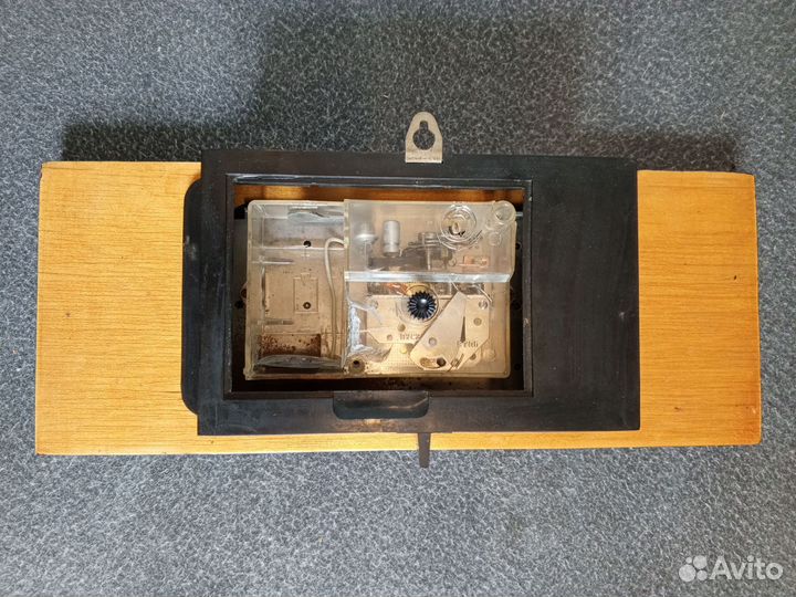 Часы, Янтарь