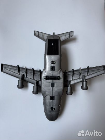 Большой самолет военный грузовой транспортный