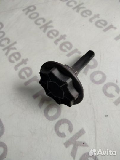 Болт крепления запасного колеса Renault Logan 2