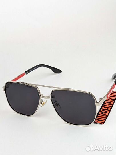 Солнцезащитные очки Prada