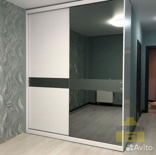 Зеркальный шкаф