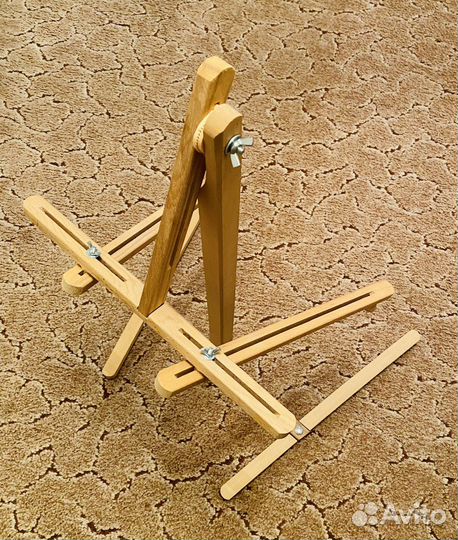 Стойка-держатель для вышивальщицы