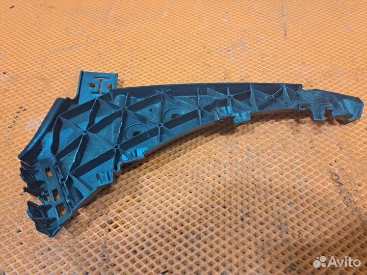 Кронштейн бампера передний правый Audi Q7 4L BHK