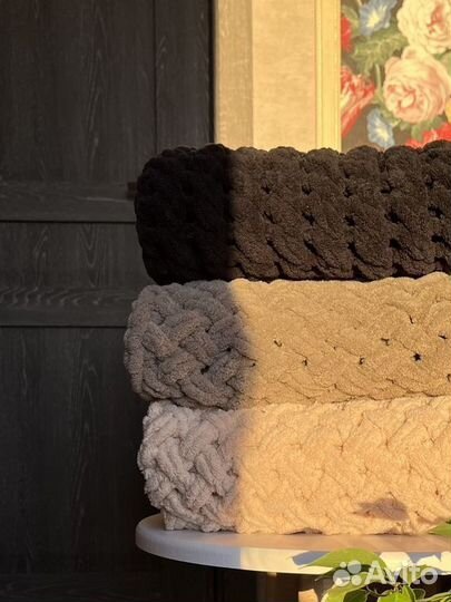 Черный вязаный плед