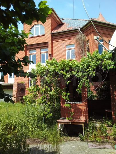 Коттедж 700 м² на участке 20 сот.