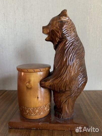 Статуэтка деревянная Медведь с бочонком меда