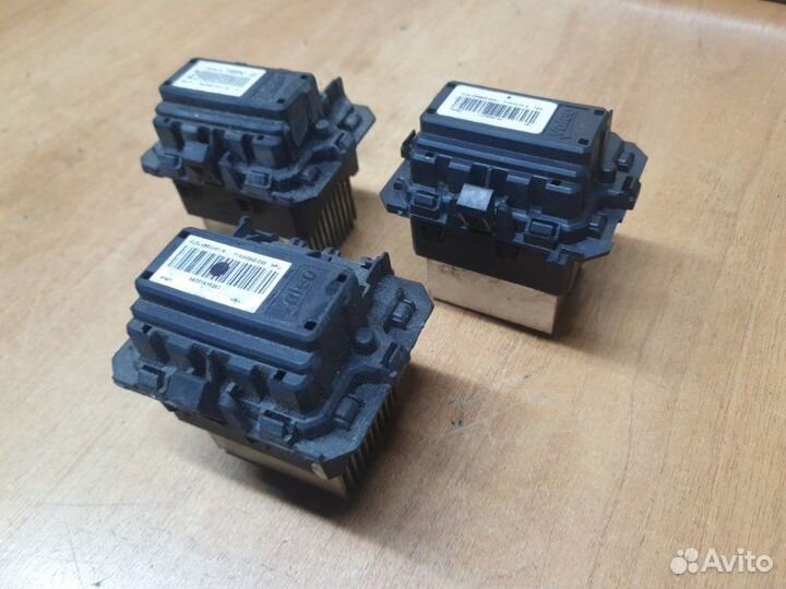 Резистор отопителя Peugeot 308