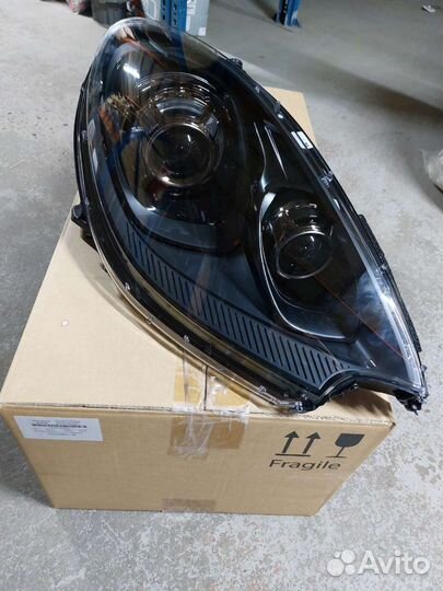 Новая правая фара Porsche Macan ксенон оригинал