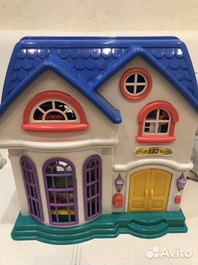 Кукольный домик с мебелью