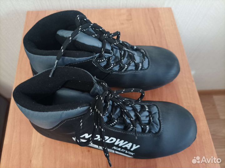 Лыжные ботинки б/у классические 38 р. NNN