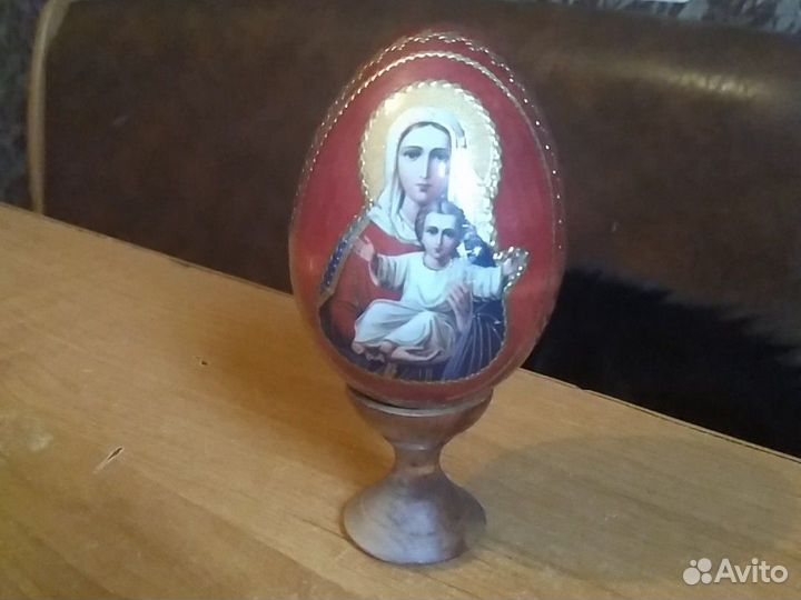 Яйцо деревянное с иконой на подставке