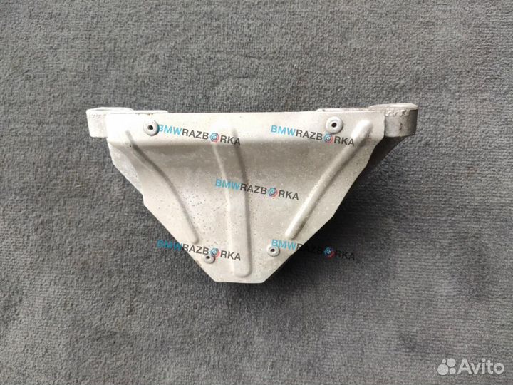 Кронштейн двигателя правый BMW 6 F06/F12/F13 F06