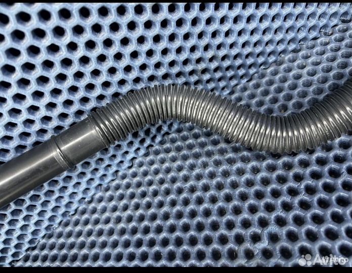 Трубка продуфки вторичного воздуха Ауди Q7 4.2 BAR