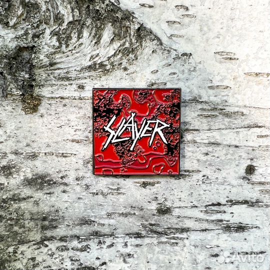 Значок Slayer World Painted Blood