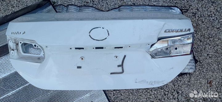 Крышка багажника Toyota Corolla 11 E180 2013 (б/у)