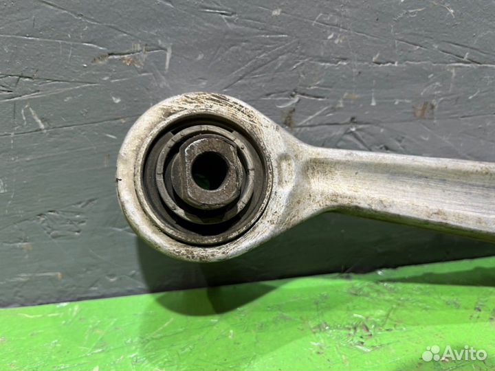 Рычаг подвески нижний левый Volkswagen Passat B5