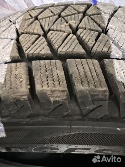 Bridgestone Blizzak DM-V2 225/60 R18