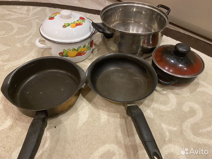 Посуда кастрюли и сковороды