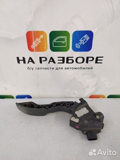 Педаль газа Toyota Avensis T270 2ZR-FAE 2010