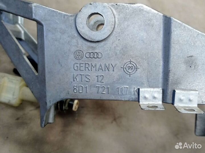 Кронштейн педалей МКПП VW Passat b5