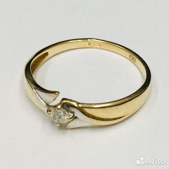 Золотое кольцо с камнем