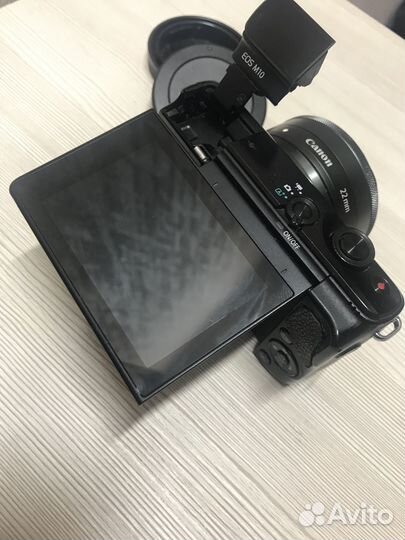 Canon eos m10