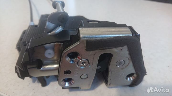 Замок двери Toyota