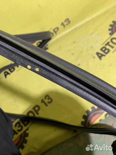 Уплотнитель резинка багажника Хендай Солярис 1