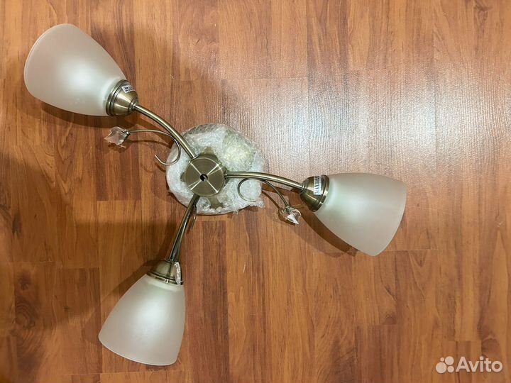 Люстра трех рожковая