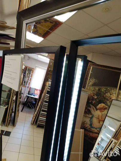 Зеркало во весь рост, на подставке и подсветкой