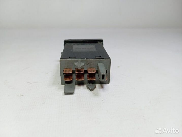 Кнопка аварийной сигнализации Volkswagen Passat B5