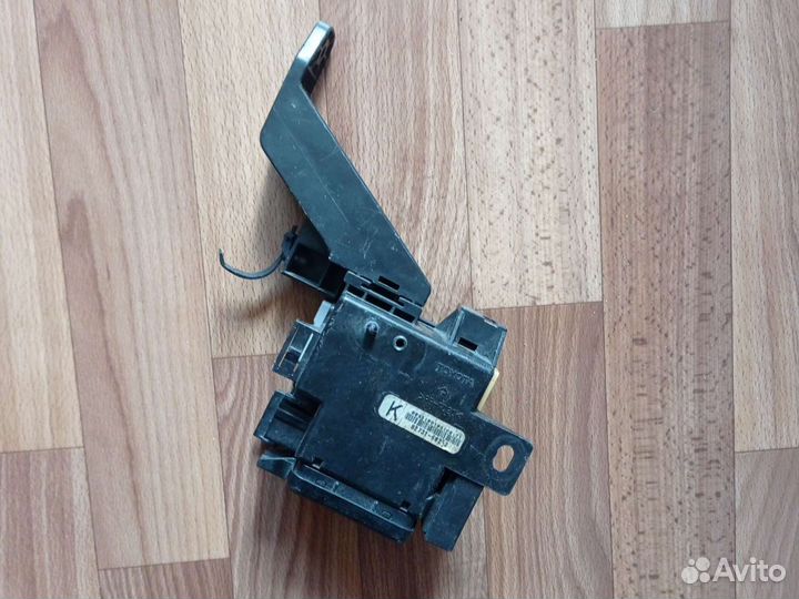 Блок предохранителей toyota Land Cruise r