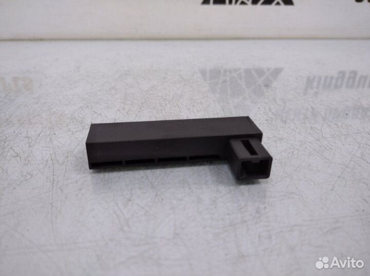 Антенна задняя правая Volvo S90 2 D4 Дорестайлинг