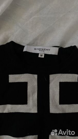 Пуловер женский givenchy