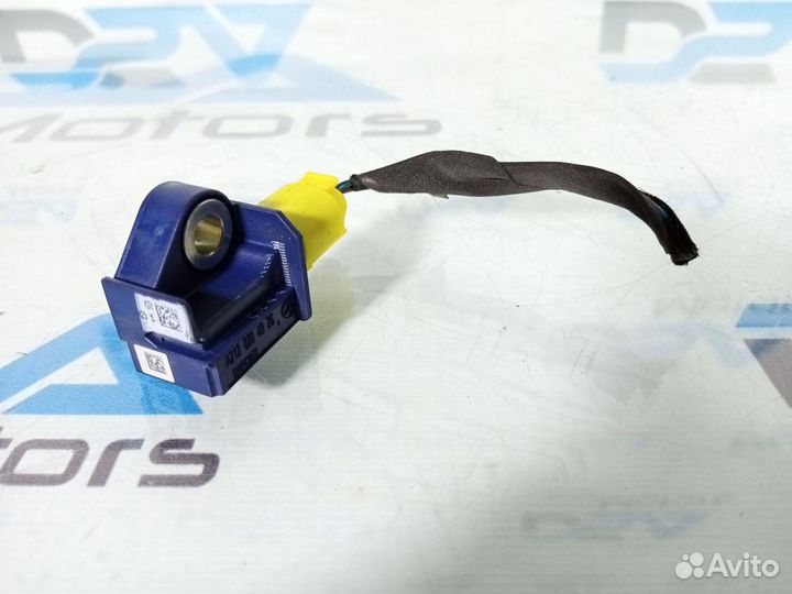 Датчик удара SRS передний Mercedes W204 дорест