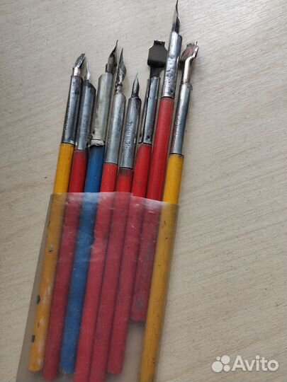 Держатель перьевой, перья плакатные