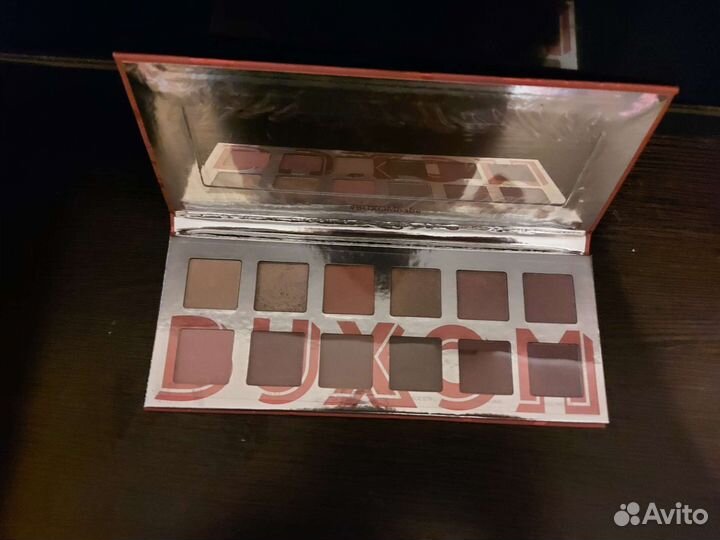 Палетка теней Buxom Boss Babe Dolly