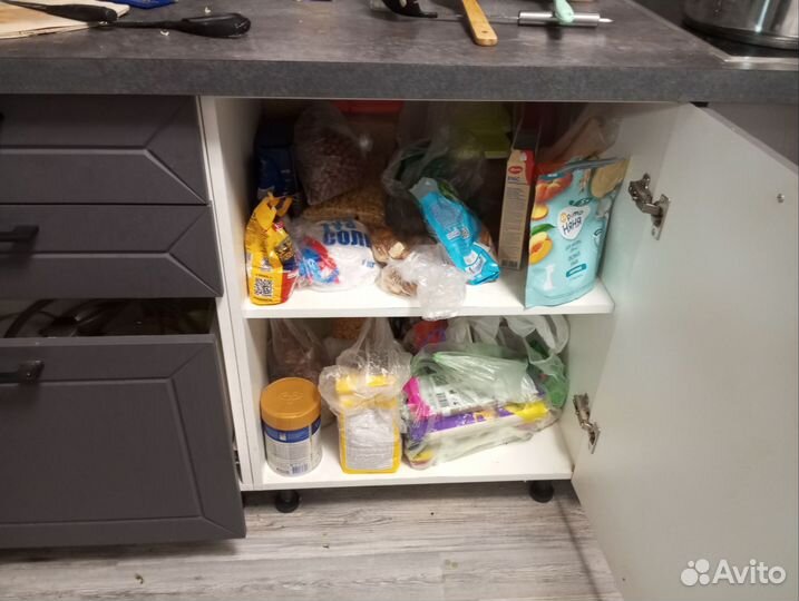 Кухня угловая с техникой