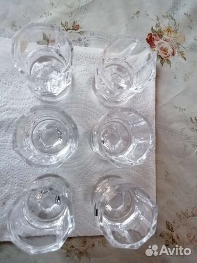 Хрустальные рюмки на ножке и бокалы для коньяка