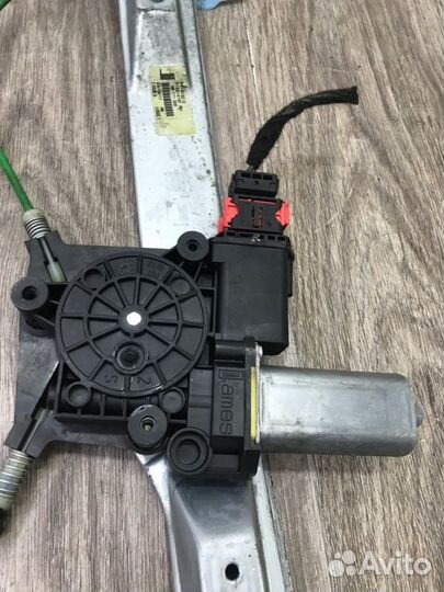 Стеклоподъемник передний правый Opel Corsa D