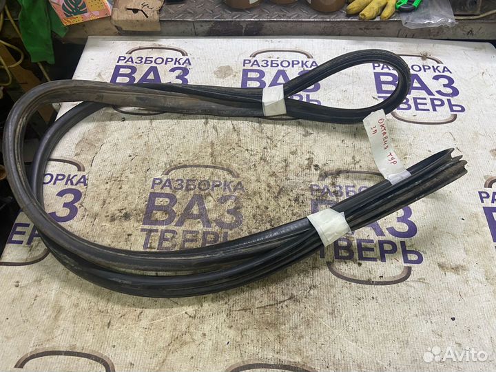 Резинка задняя правая Октавия А4