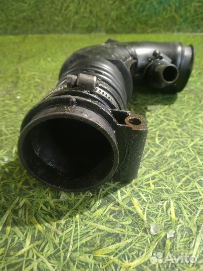 Патрубок воздушного фильтра Шевроле Нива 2004г