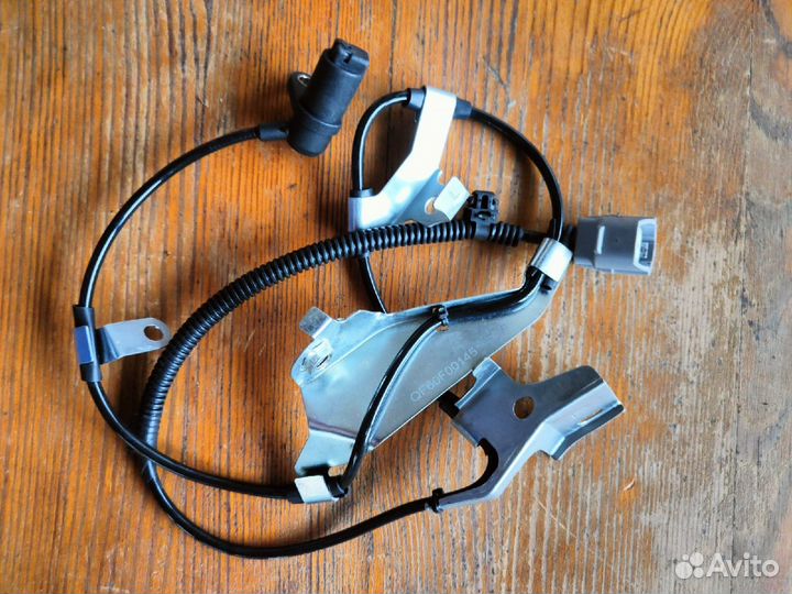 Датчик ABS левый Toyota Land Cruiser J100 lexus LX