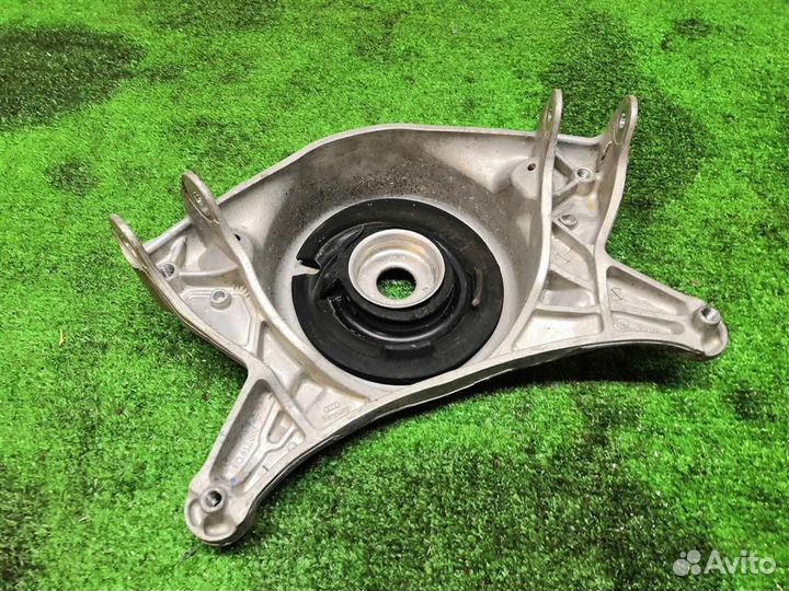 Кронштейн амортизатора Audi A5 /S5 Coupe/Sportbac