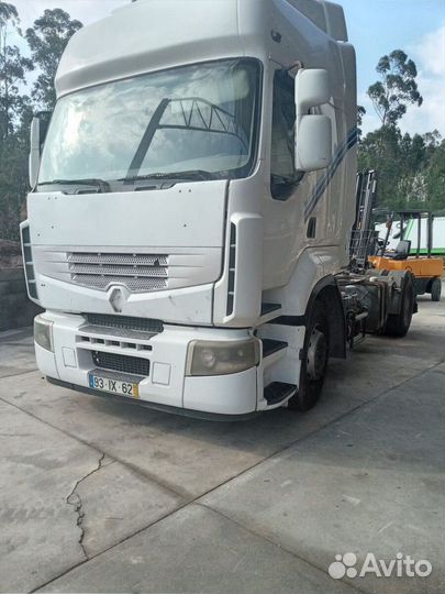 В разборке грузовик Renault, Premium II с 2007